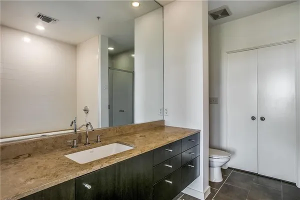 $3,000 | 2323 North Houston Street, Unit 516, Dallas, TX 75219