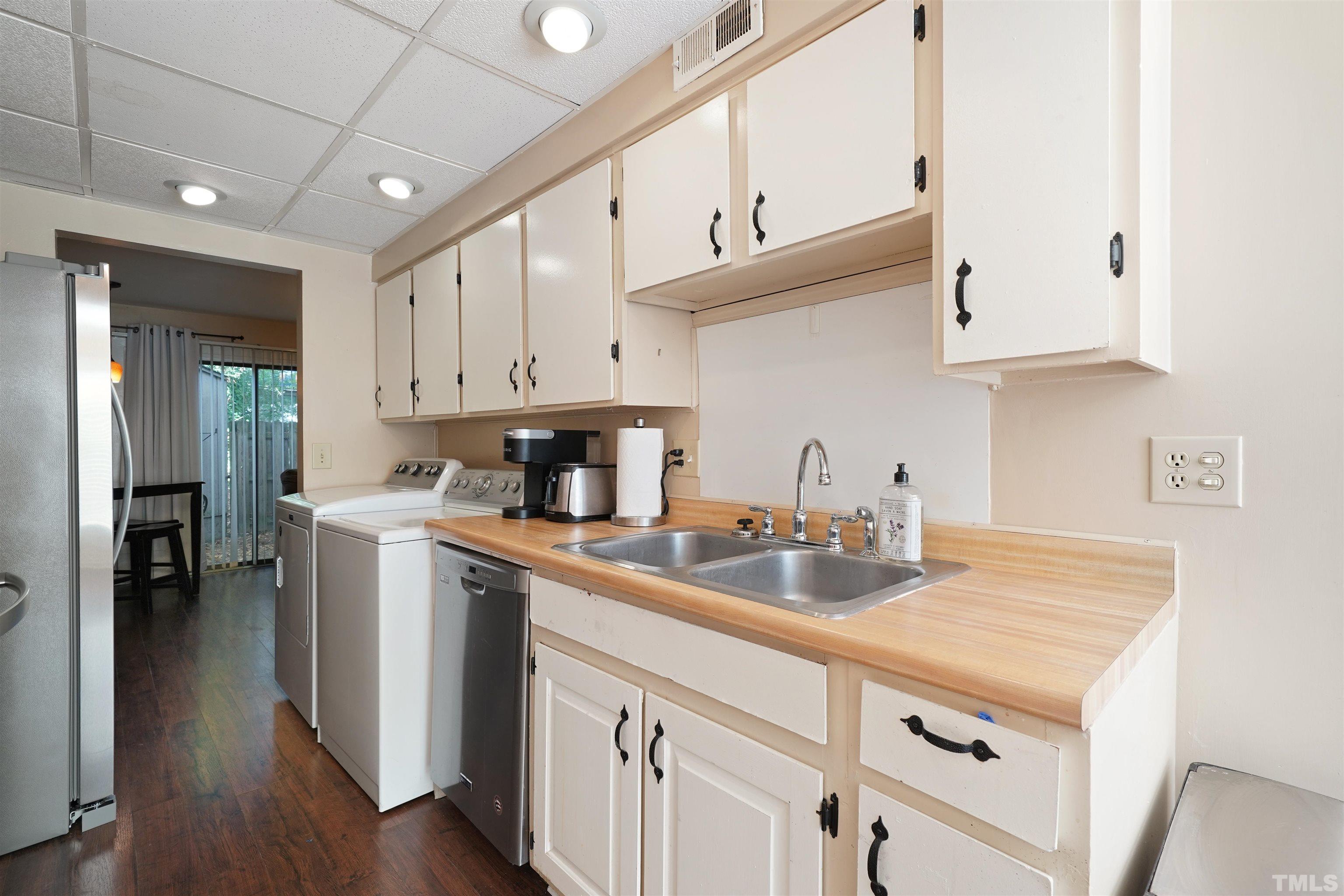 1738 Quail Ridge Road Raleigh, NC 27609 - Photo 3 of 13 a kitchen with appliances cabinets and a sink