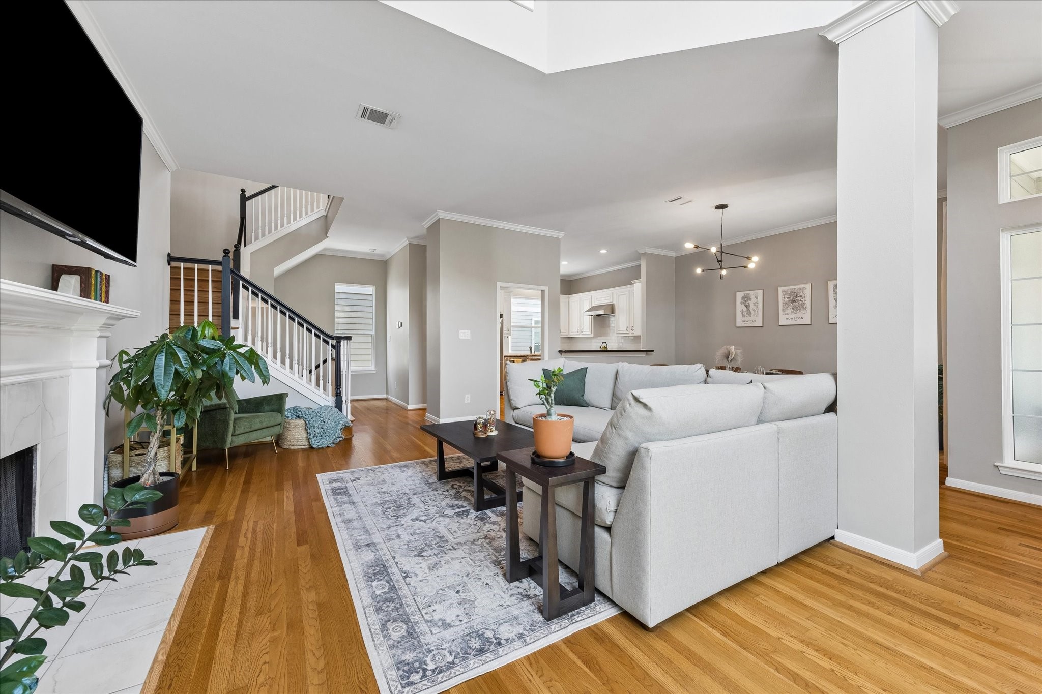 306 Fargo Street Houston, TX 77006 - Photo 6 of 35