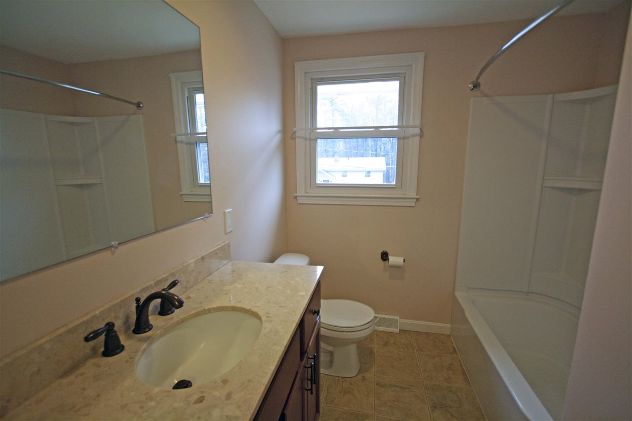 8 Norwich Road Nashua, NH 03062 - Photo 12 of 25