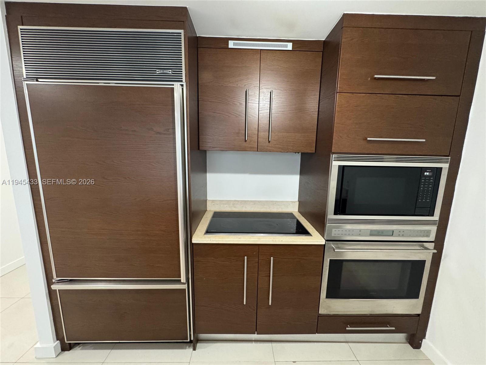 475 Brickell Avenue, Unit 4512 Miami, FL 33131 - Photo 11 of 32 a view of kitchen