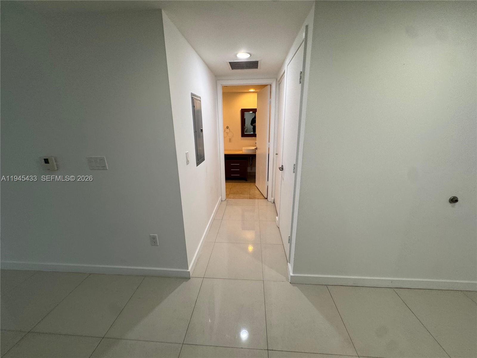 475 Brickell Avenue, Unit 4512 Miami, FL 33131 - Photo 13 of 32 a view of an entryway of a room