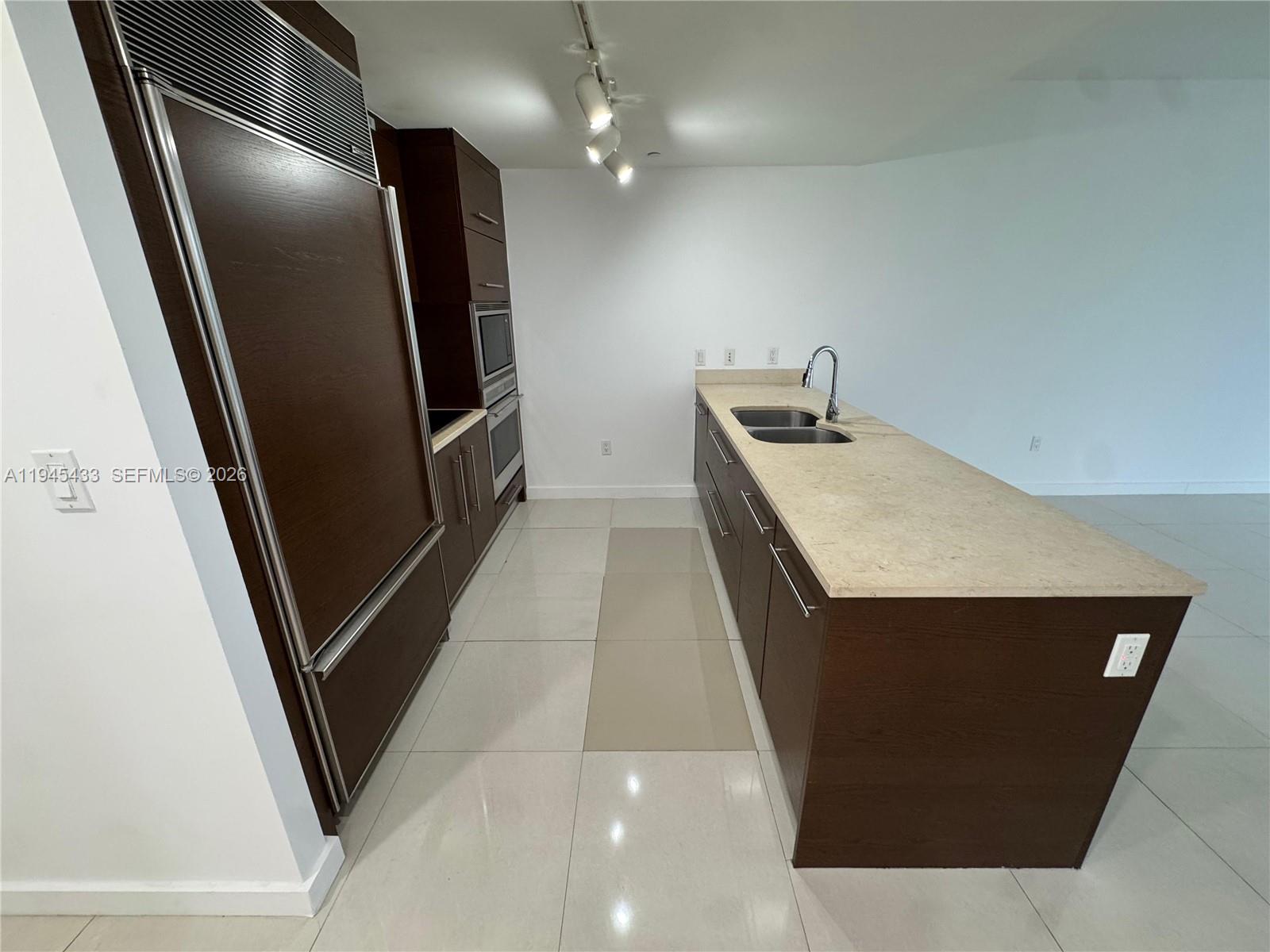 475 Brickell Avenue, Unit 4512 Miami, FL 33131 - Photo 10 of 32