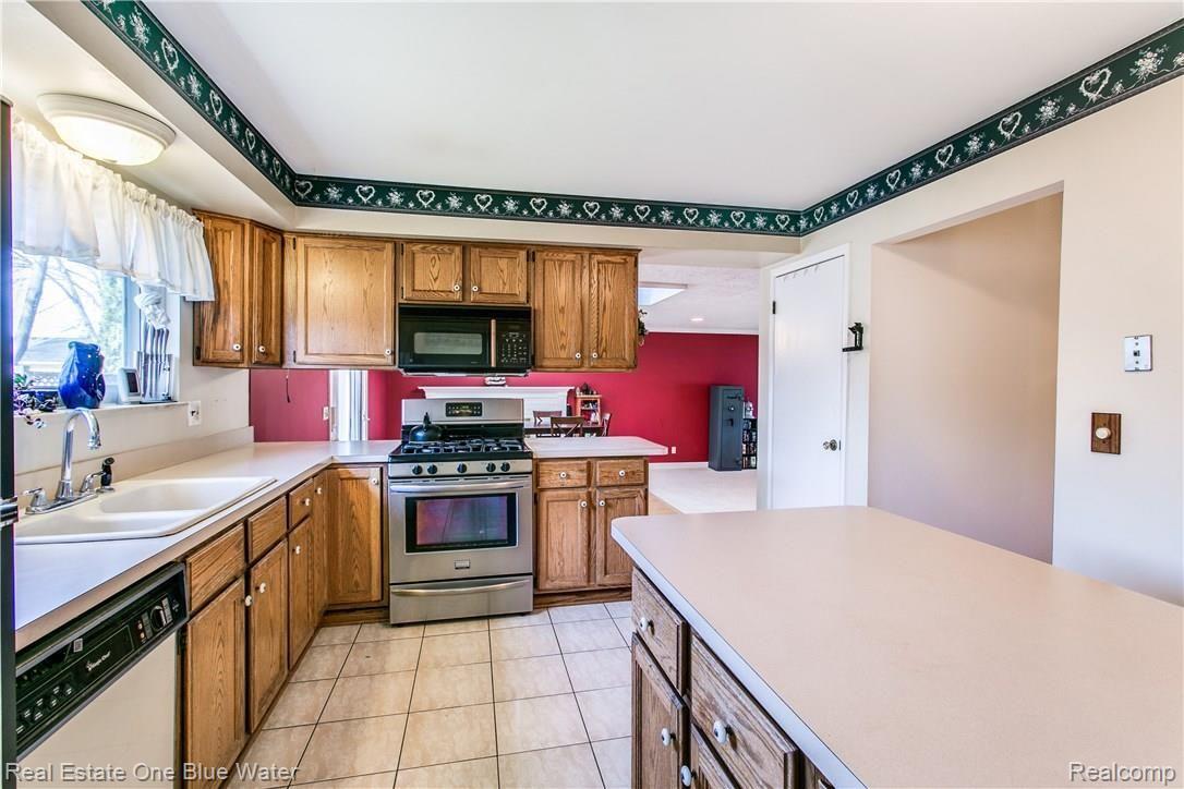 34608 Devonshire Road New Baltimore, MI 48047 - Photo 12 of 24 34608 Devonshire-11.JPG