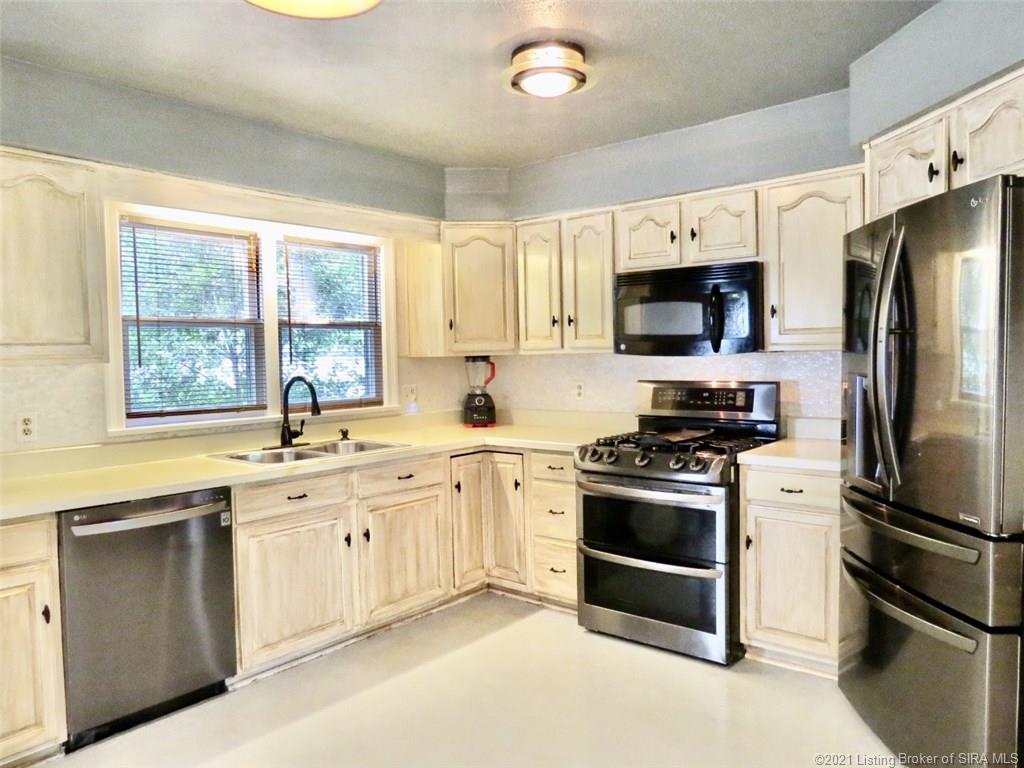 1703 Valley View Road New Albany, IN 47150 - Photo 10 of 44 Gallery Image 10