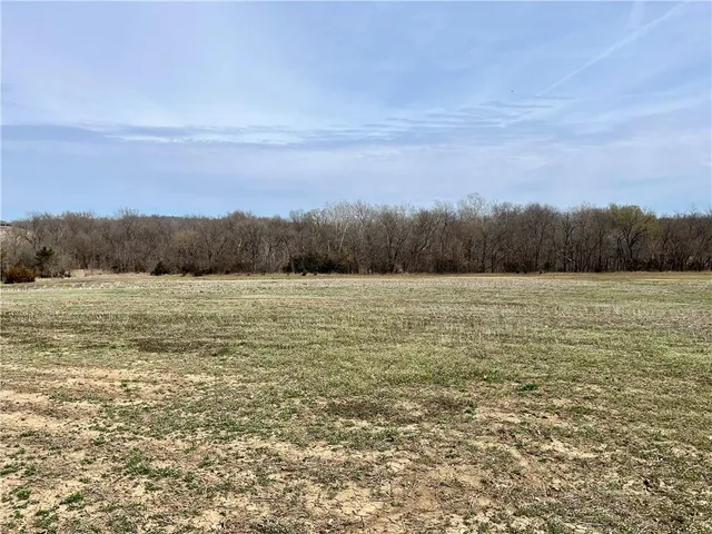 $999,000 | 21545 West 303rd Street, Paola, KS 66071