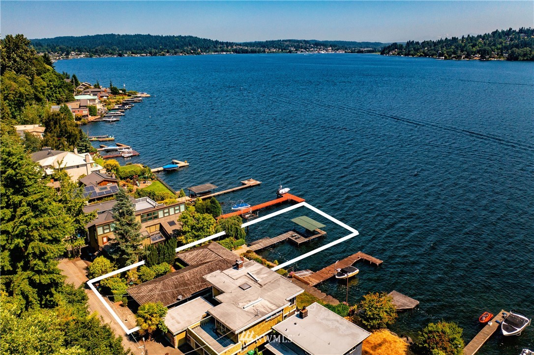 13564 Riviera Place Northeast Seattle, WA 98125 - Photo 4 of 40 Gallery Image 4