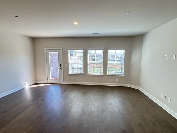 $2,095 | 204 Douglas Bend Road, Unit 1802, Gallatin, TN 37066