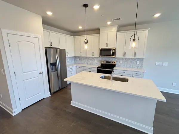 $2,095 | 204 Douglas Bend Road, Unit 1802, Gallatin, TN 37066