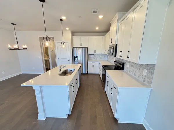 $2,095 | 204 Douglas Bend Road, Unit 1802, Gallatin, TN 37066