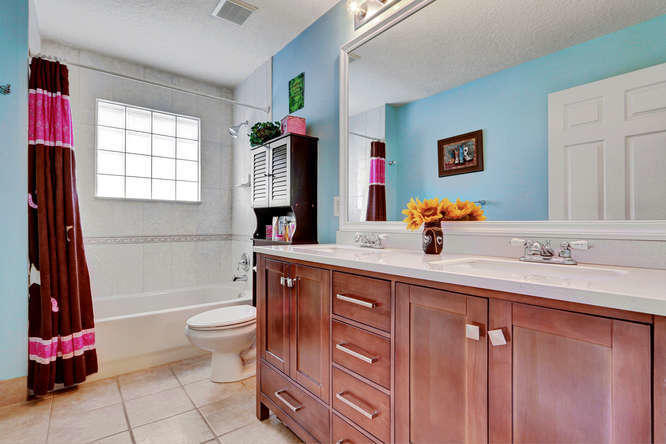 11162 Laurel Walk Road Wellington, FL 33449 - Photo 19 of 32 11162 Laurel Walk Rd-small-019-10-Bathro