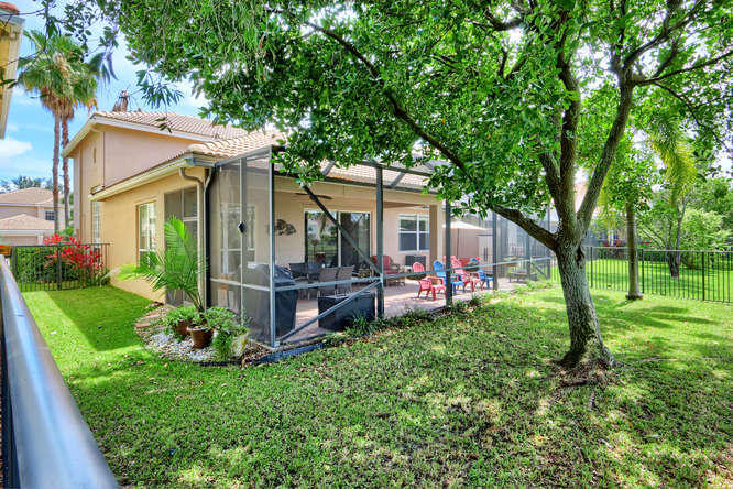 11162 Laurel Walk Road Wellington, FL 33449 - Photo 24 of 32 11162 Laurel Walk Rd-small-024-13-Back E