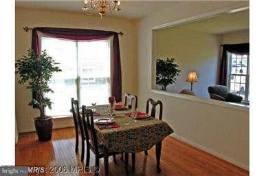 12350 Brown Fox Way Reston, VA 20191 - Photo 4 of 13 Dining Room