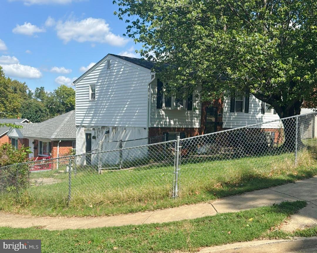 1211 Doewood Lane Capitol Heights, MD 20743 - Photo 2 of 4