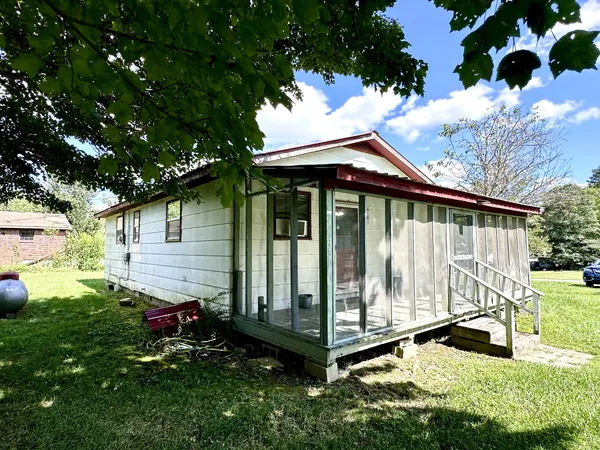 a view of backyard with a tub