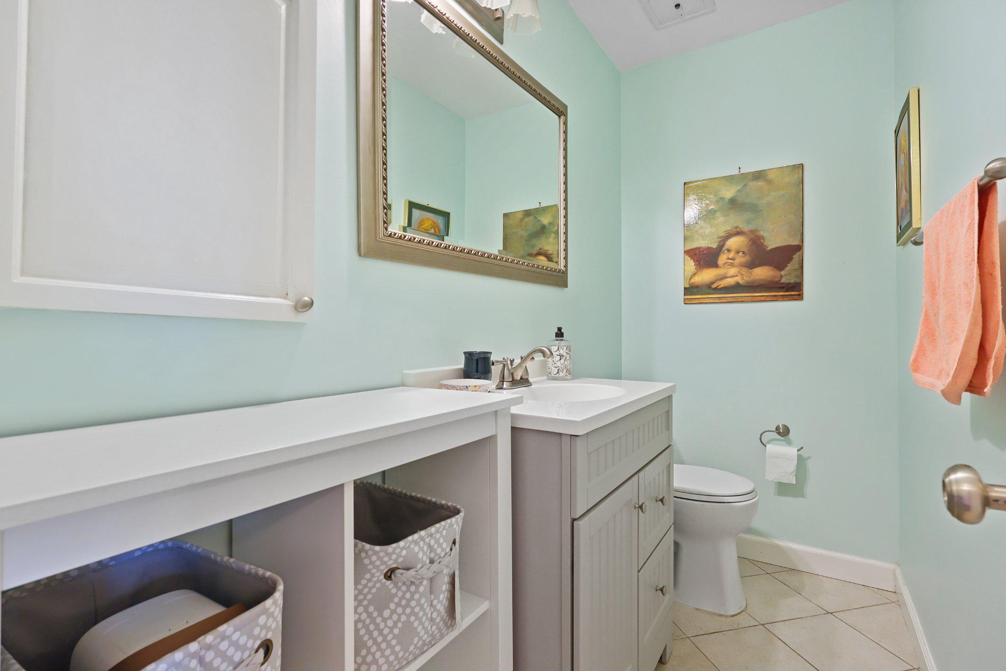 4228 Pageant Lane Fairfax, VA 22033 - Photo 17 of 33 a bathroom with a toilet a sink and a mirror