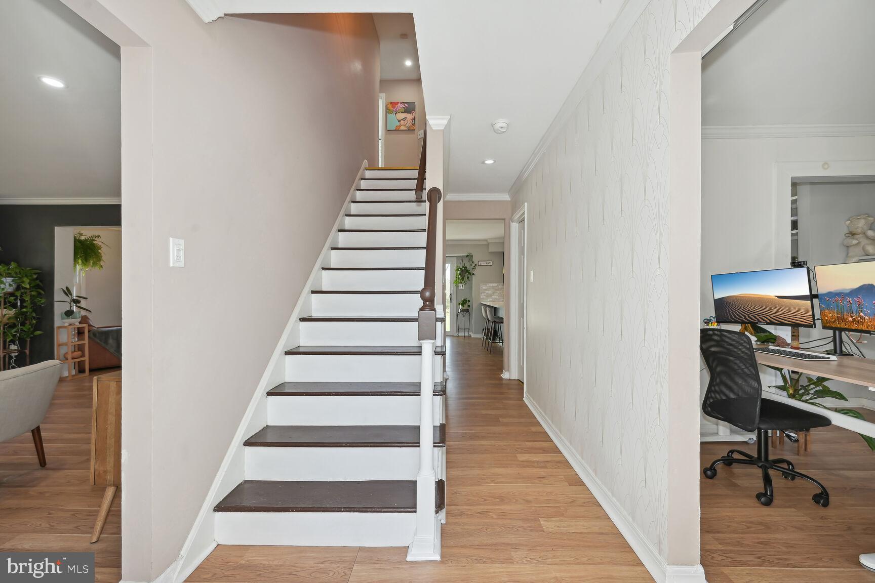 118 Fish Pond Road Sewell, NJ 08080 - Photo 4 of 31 Foyer