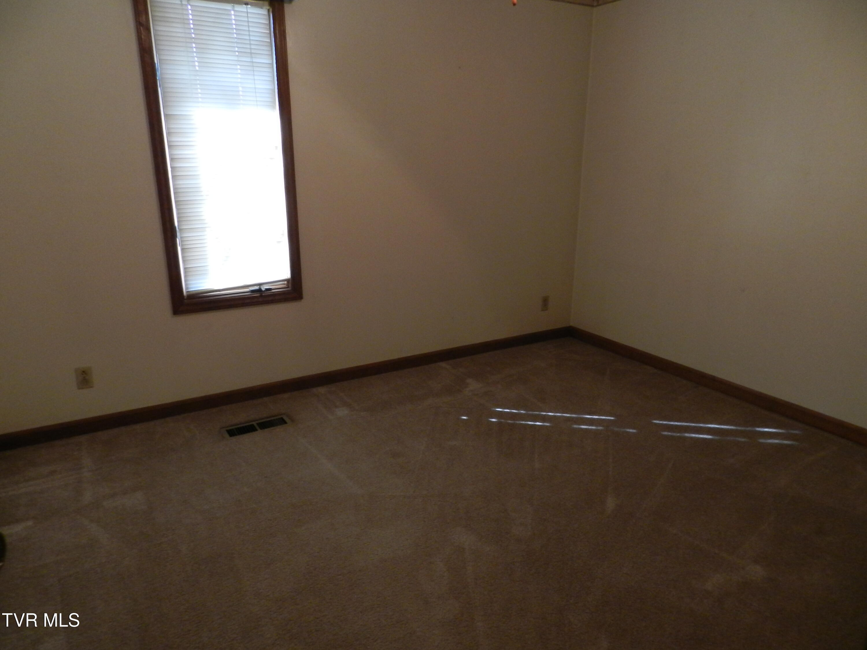 215 Hurd Road Church Hill, TN 37642 - Photo 12 of 39 DSCN3711