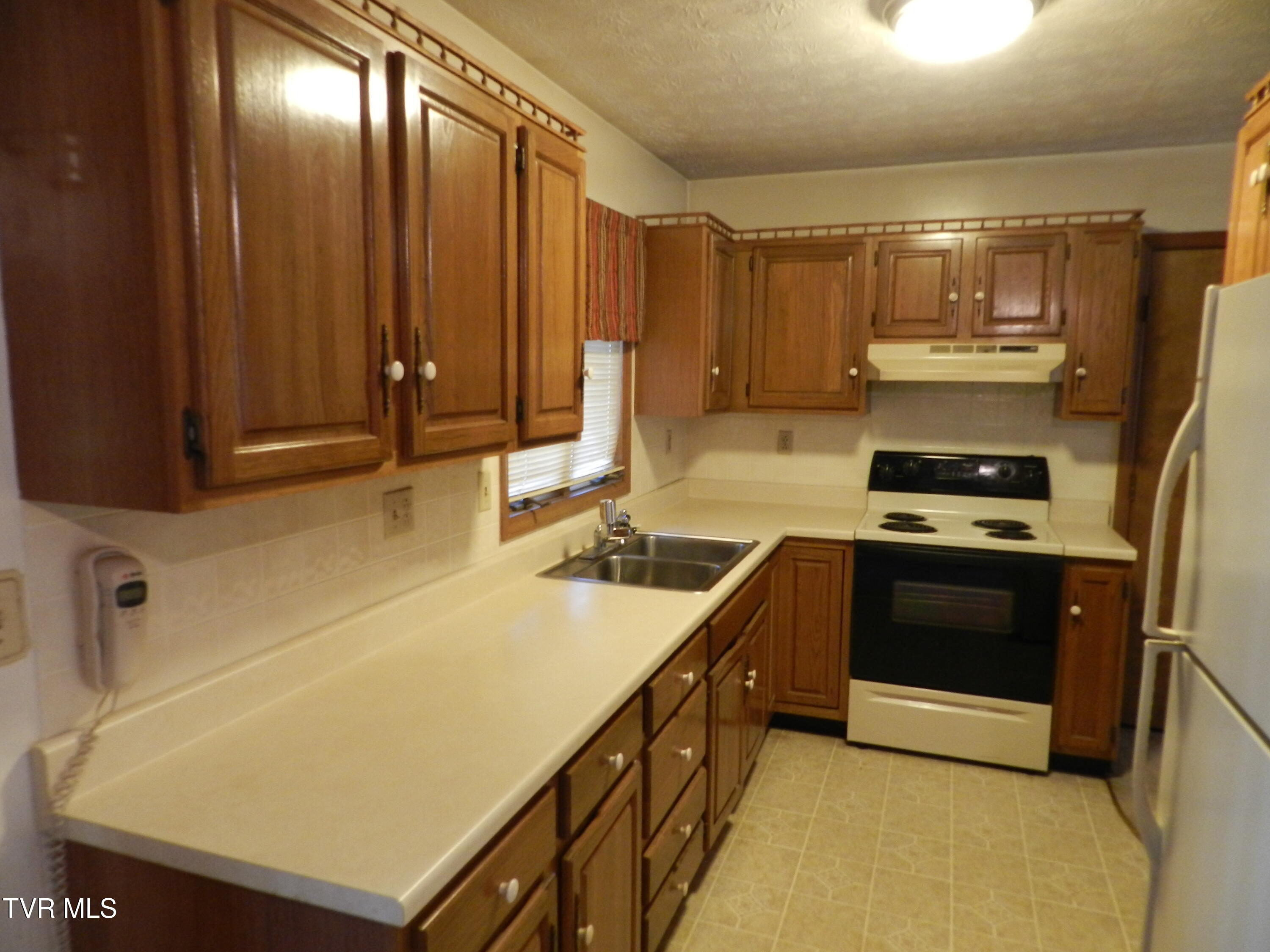 215 Hurd Road Church Hill, TN 37642 - Photo 8 of 39 DSCN3707