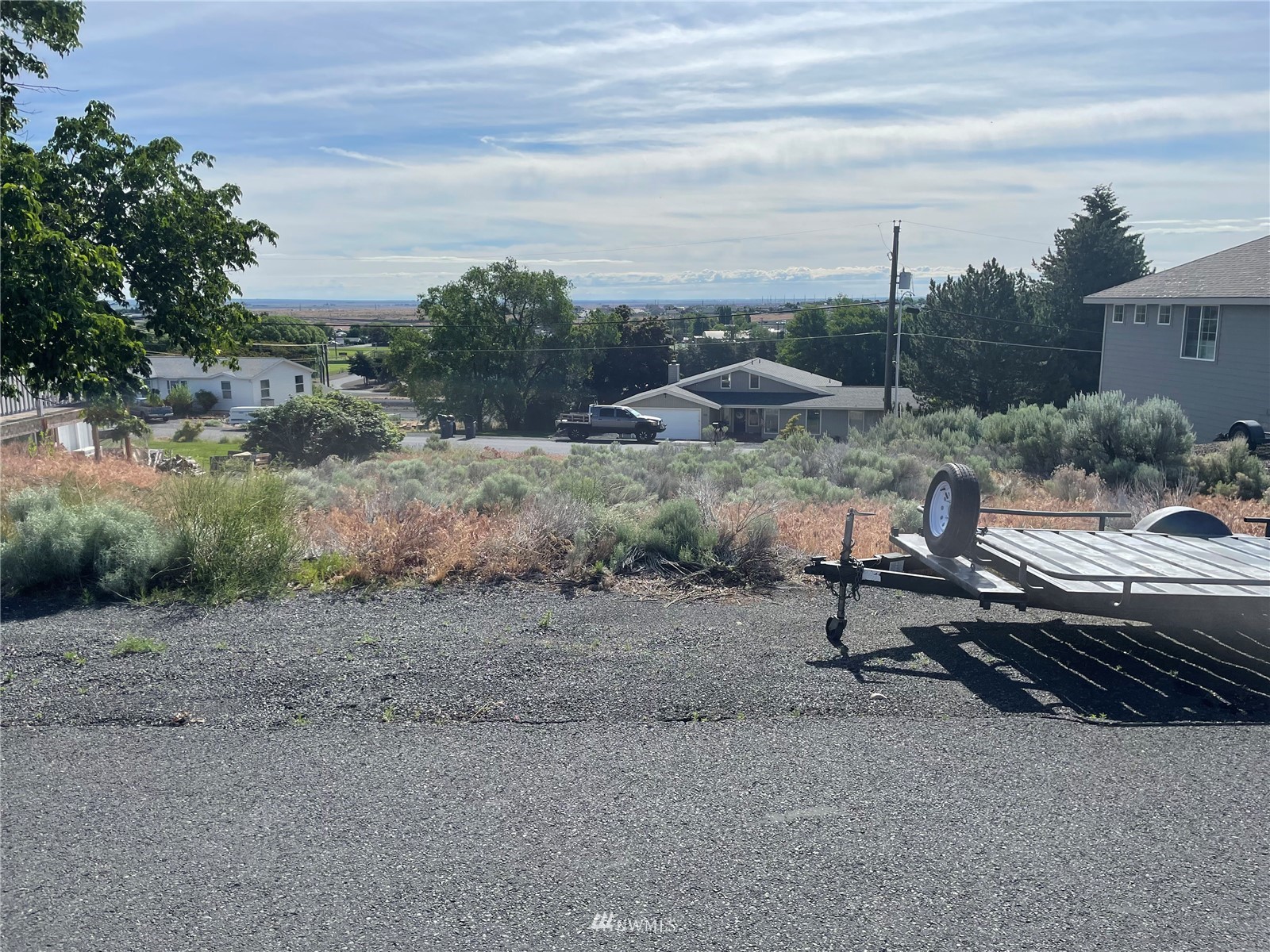 -nna Patrick Road Ephrata, WA 98823 - Photo 2 of 4 a view of a terrace with a yard