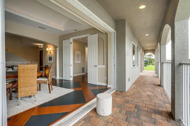 a view of livingroom with furniture