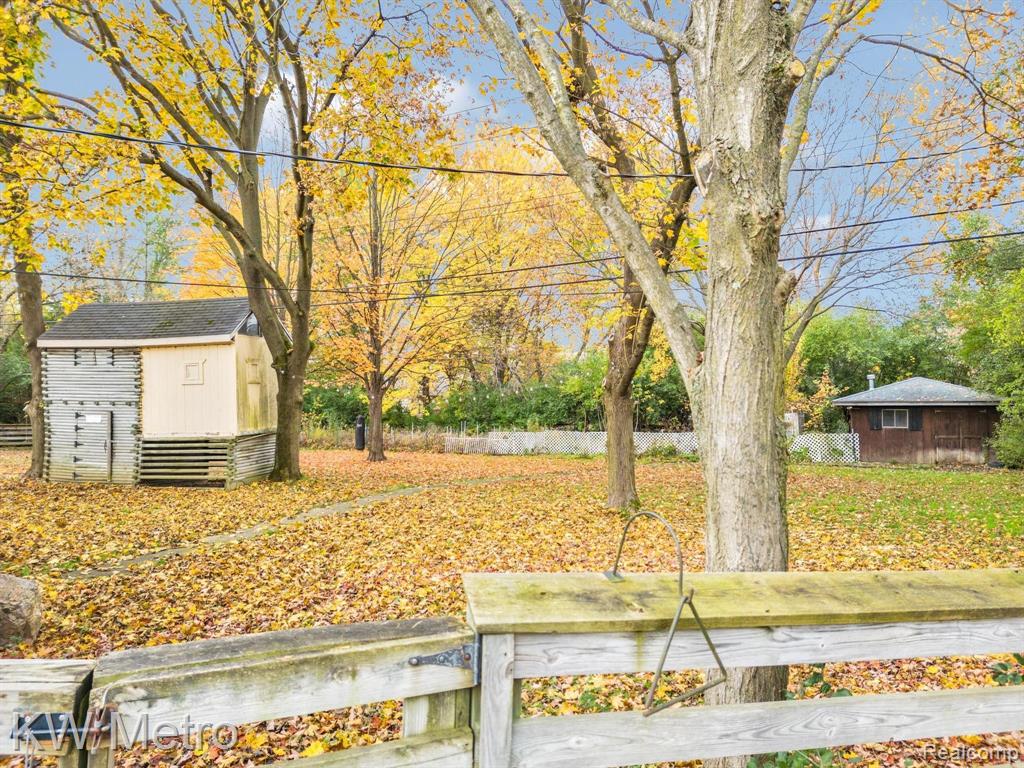 7380 Villamuer Road West Bloomfield, MI 48322 - Photo 55 of 59