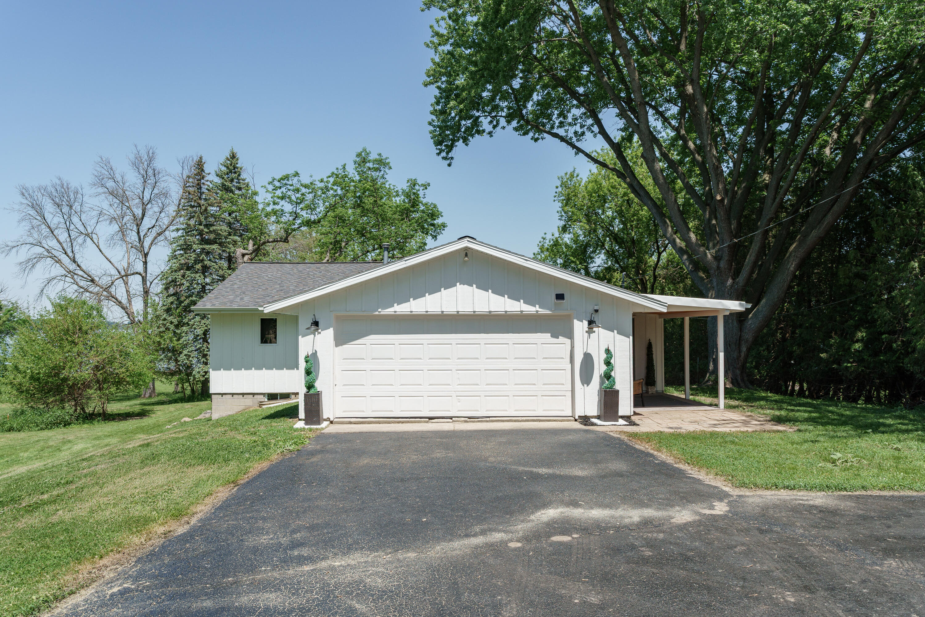 W4428 East Lakeview Road Hustisford, WI 53034 - Photo 2 of 64 2