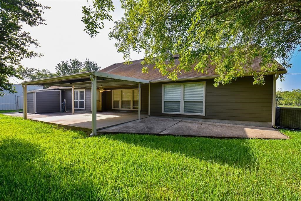 2811 County Road 64 Rosharon, TX 77583 - Photo 16 of 18 Back porch