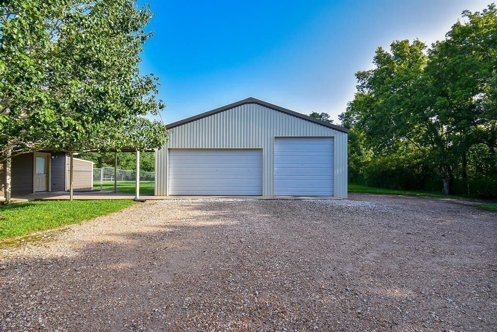 2811 County Road 64 Rosharon, TX 77583 - Photo 17 of 18 Tons of space for all the toys