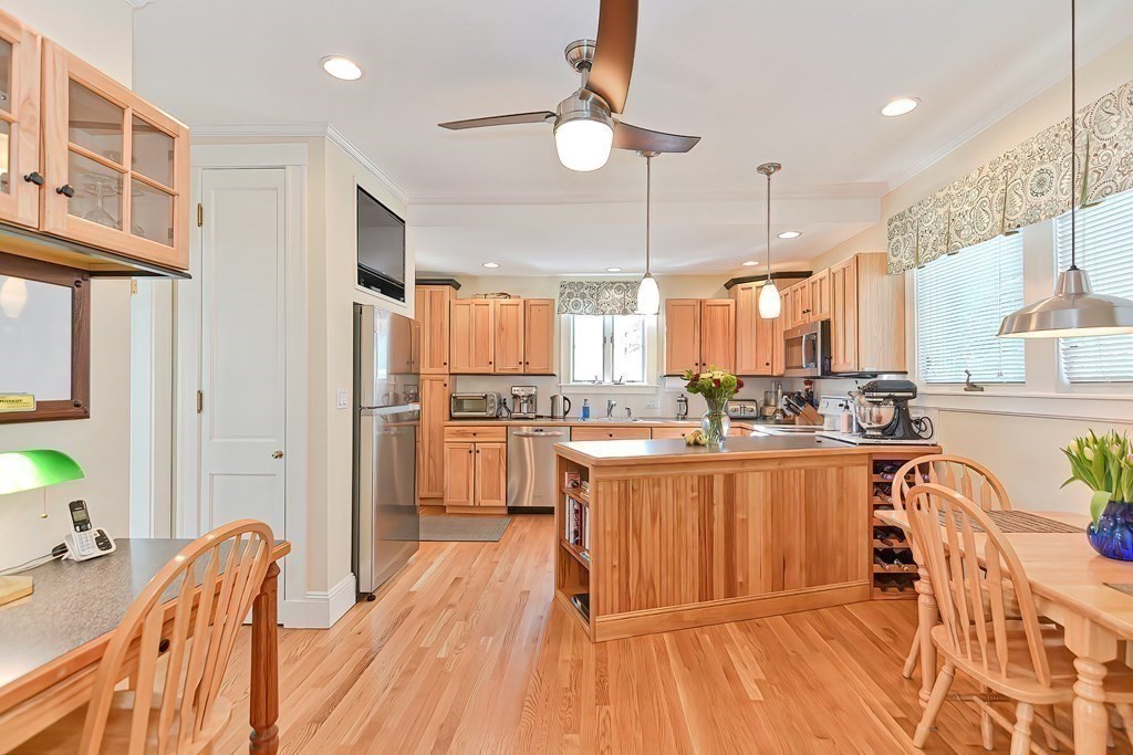 11 Cleveland Road Salem, MA 01970 - Photo 6 of 38 Gallery Image 6