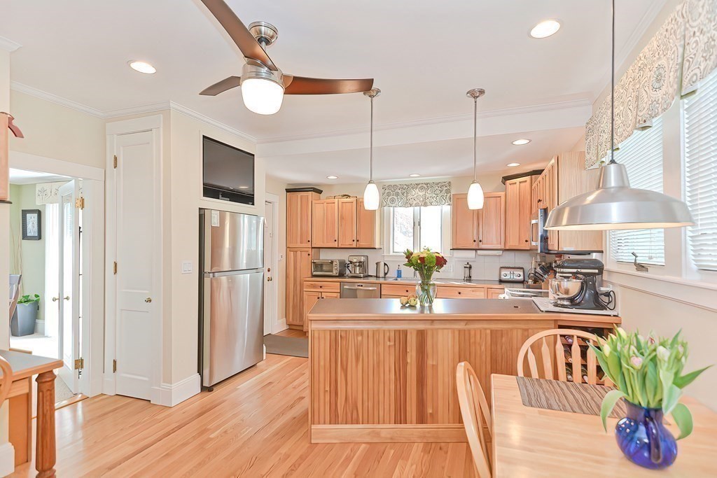 11 Cleveland Road Salem, MA 01970 - Photo 7 of 38 Gallery Image 7