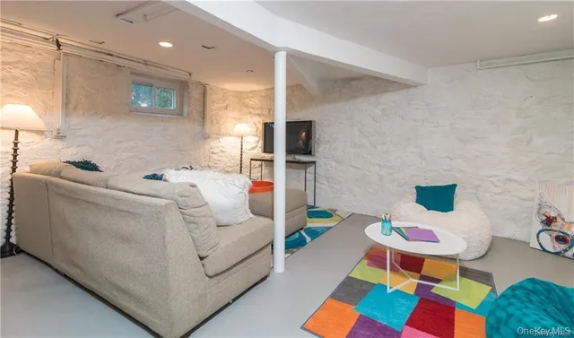 $7,200 | 1 Senate Place, Larchmont, NY 10538