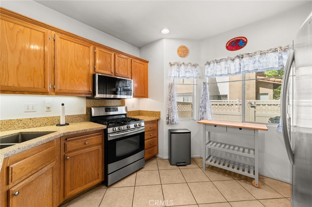 3739 Ave Veracruz Riverside, CA 92503 - Photo 8 of 29