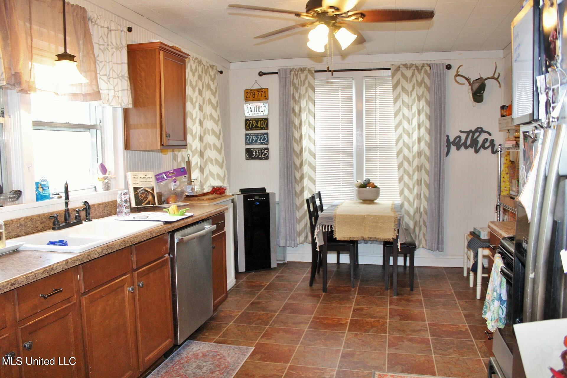 4220 Ward Pineview Road Lucedale, MS 39452 - Photo 11 of 31 11-Kitchen