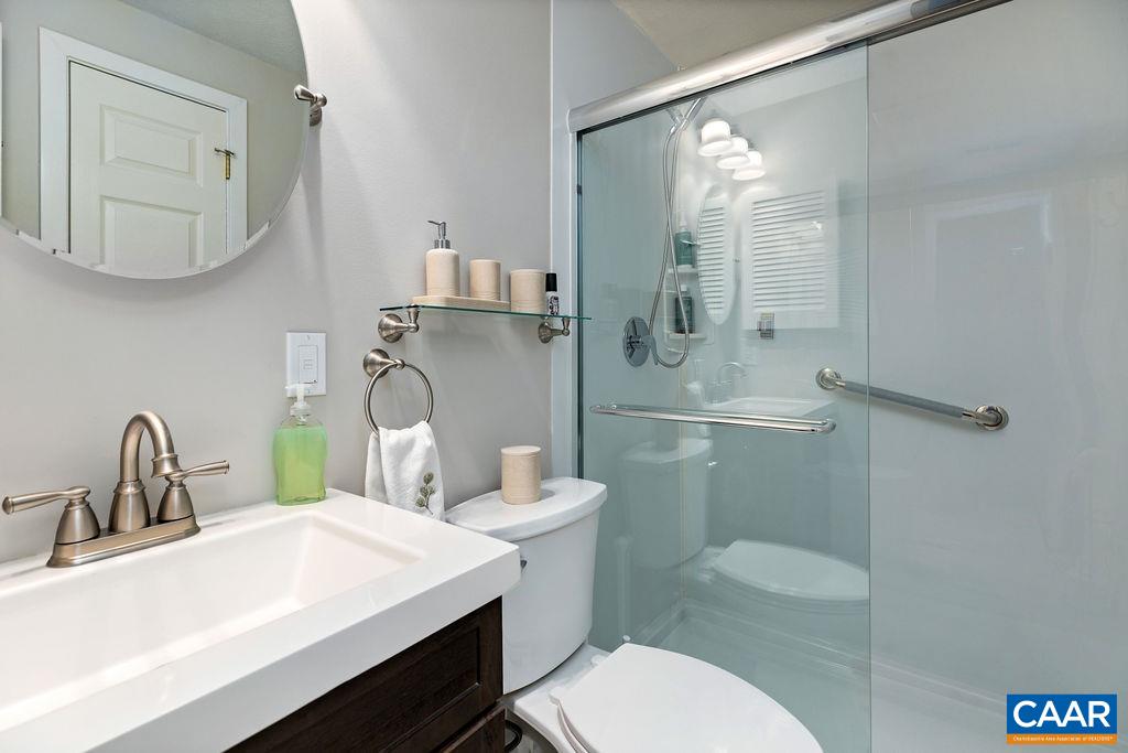 405 3 Ridges Roseland, VA 22967 - Photo 21 of 22 a bathroom with a toilet a sink and mirror