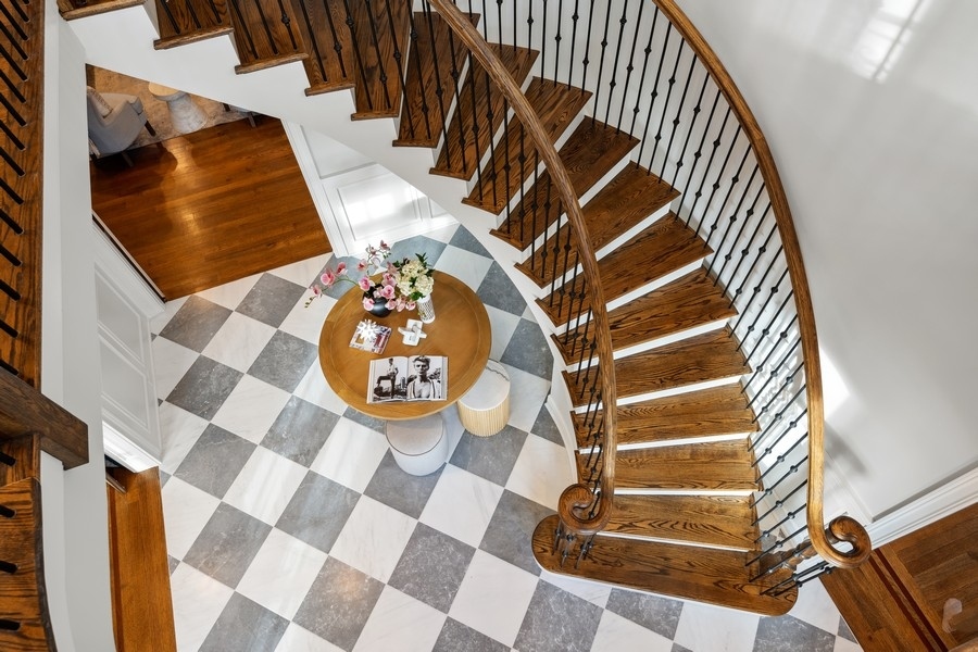 1045 Starr Road Winnetka, IL 60093 - Photo 19 of 57 a view of entryway with a front door