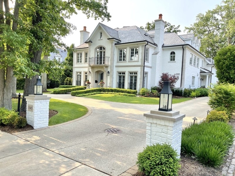 1045 Starr Road Winnetka, IL 60093 - Photo 2 of 57 a front view of a house with a yard