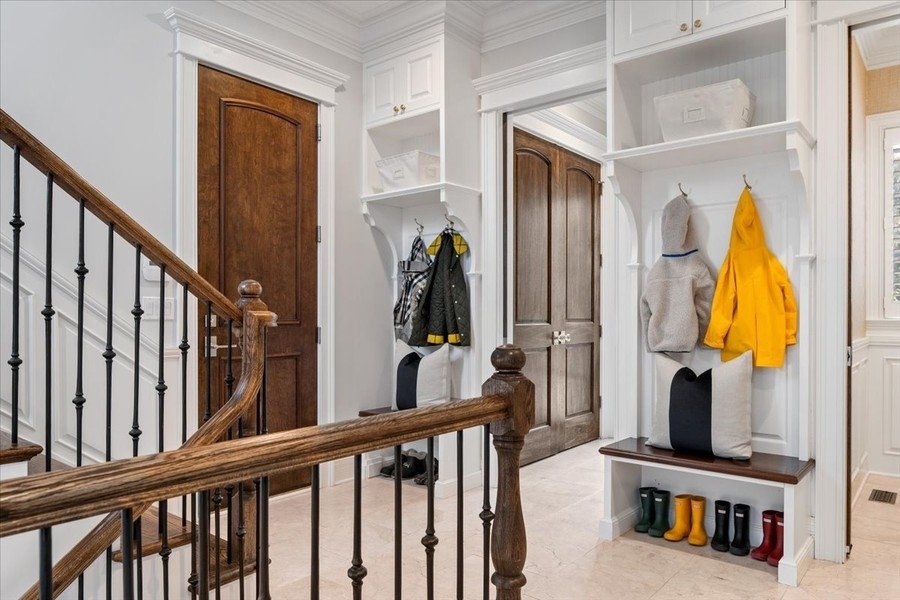 1045 Starr Road Winnetka, IL 60093 - Photo 39 of 57 a view of a living room with a bathroom