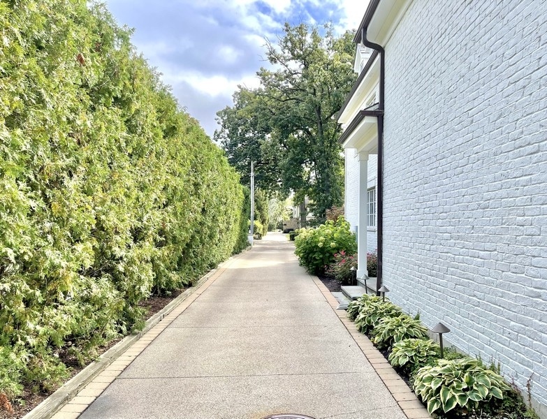 1045 Starr Road Winnetka, IL 60093 - Photo 56 of 57 a view of a pathway both side of a house