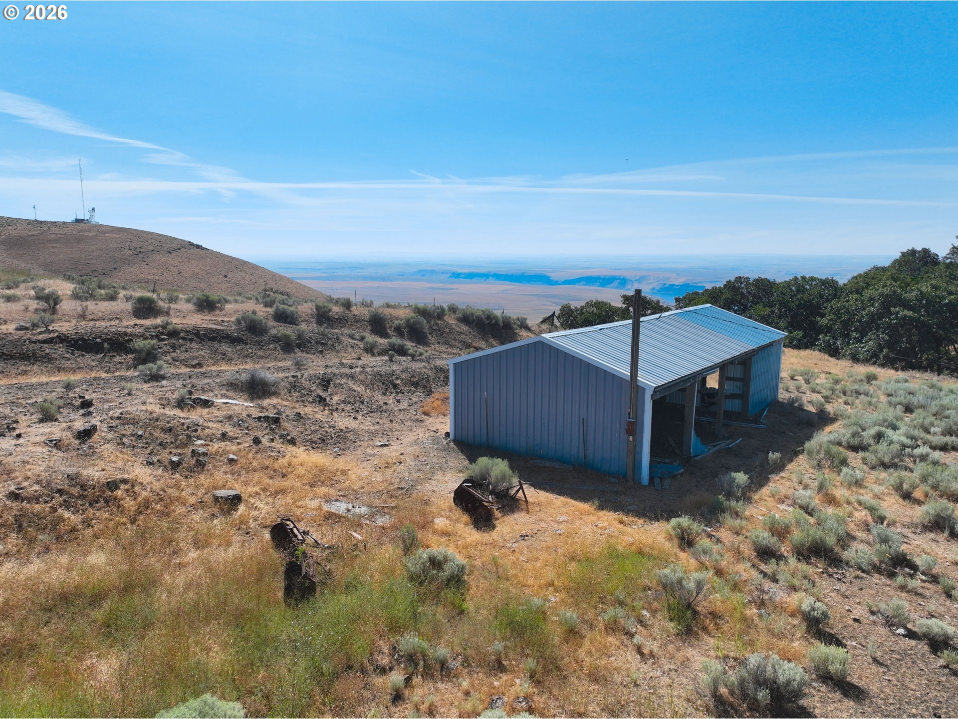 1260 Hoctor Road Goldendale, WA 98620 - Photo 5 of 11 a view of a terrace with a yard