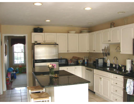 211 8 Lots Road Sutton, MA 01590 - Photo 3 of 30 Gallery Image 3