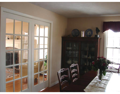 211 8 Lots Road Sutton, MA 01590 - Photo 5 of 30 Gallery Image 5