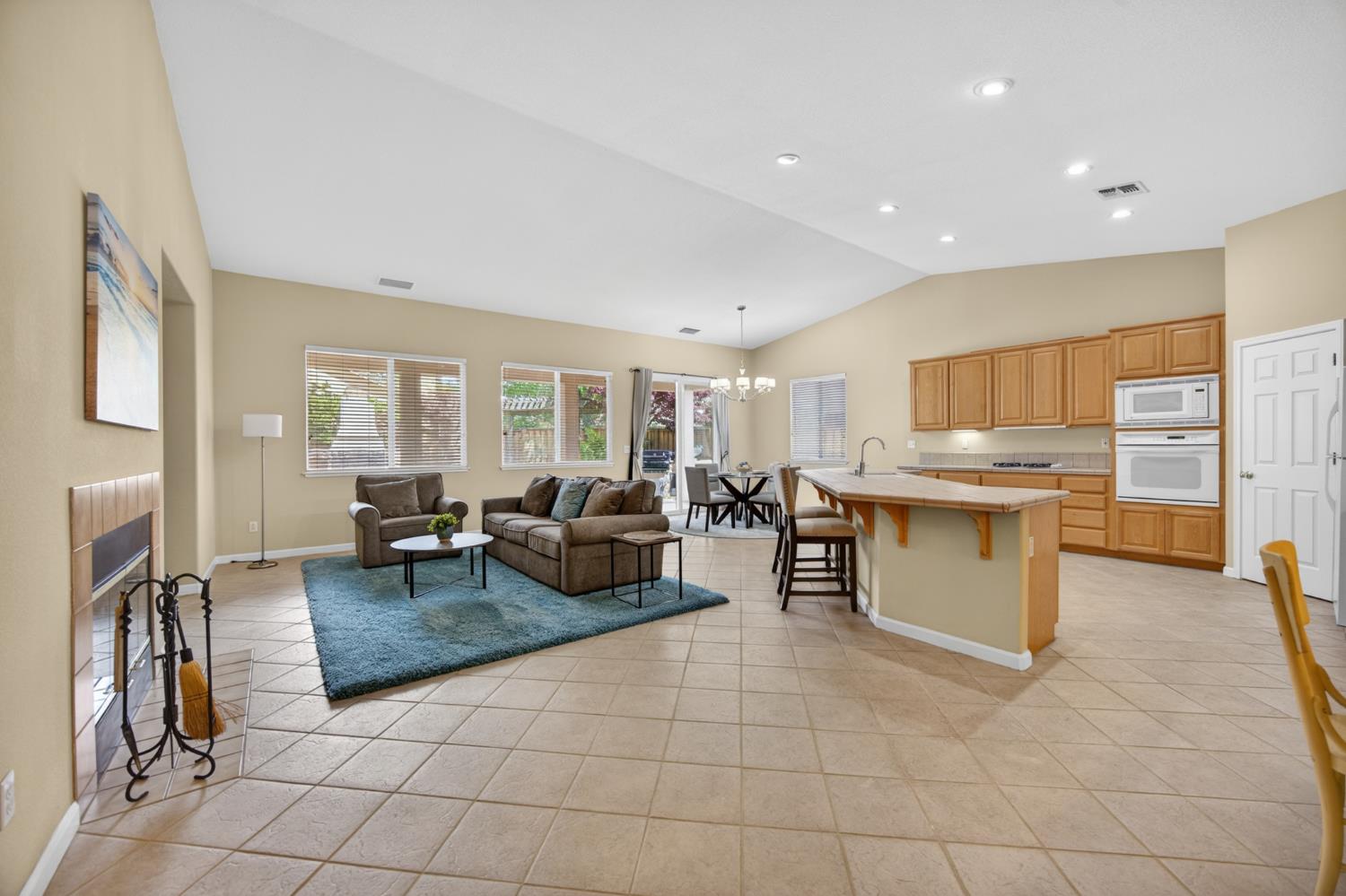 34 Riverscape Court Sacramento, CA 95833 - Photo 6 of 61
