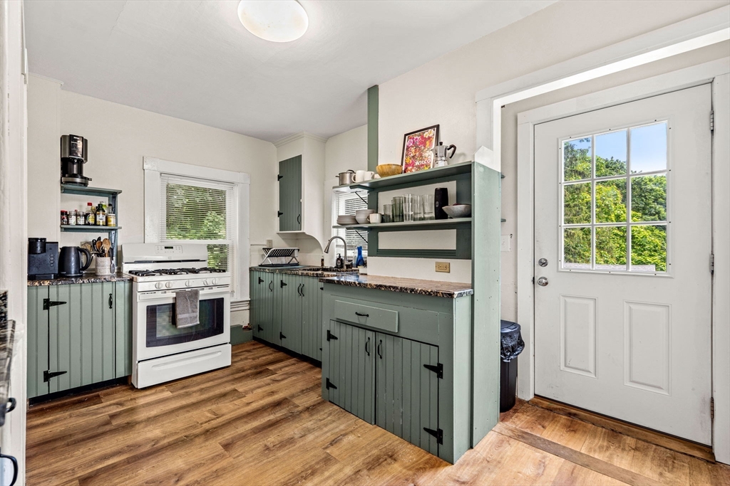 191 Bay Road Hamilton, MA 01982 - Photo 3 of 42