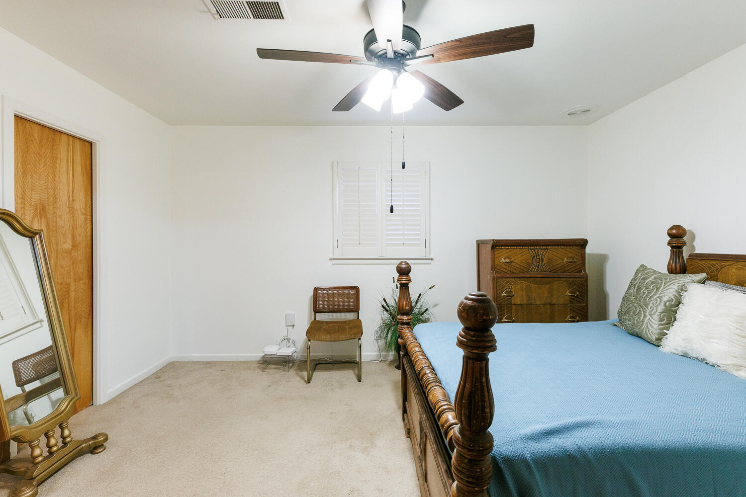 850 South 10th Street Slaton, TX 79364 - Photo 23 of 57 a bedroom with a bed and a chandelier