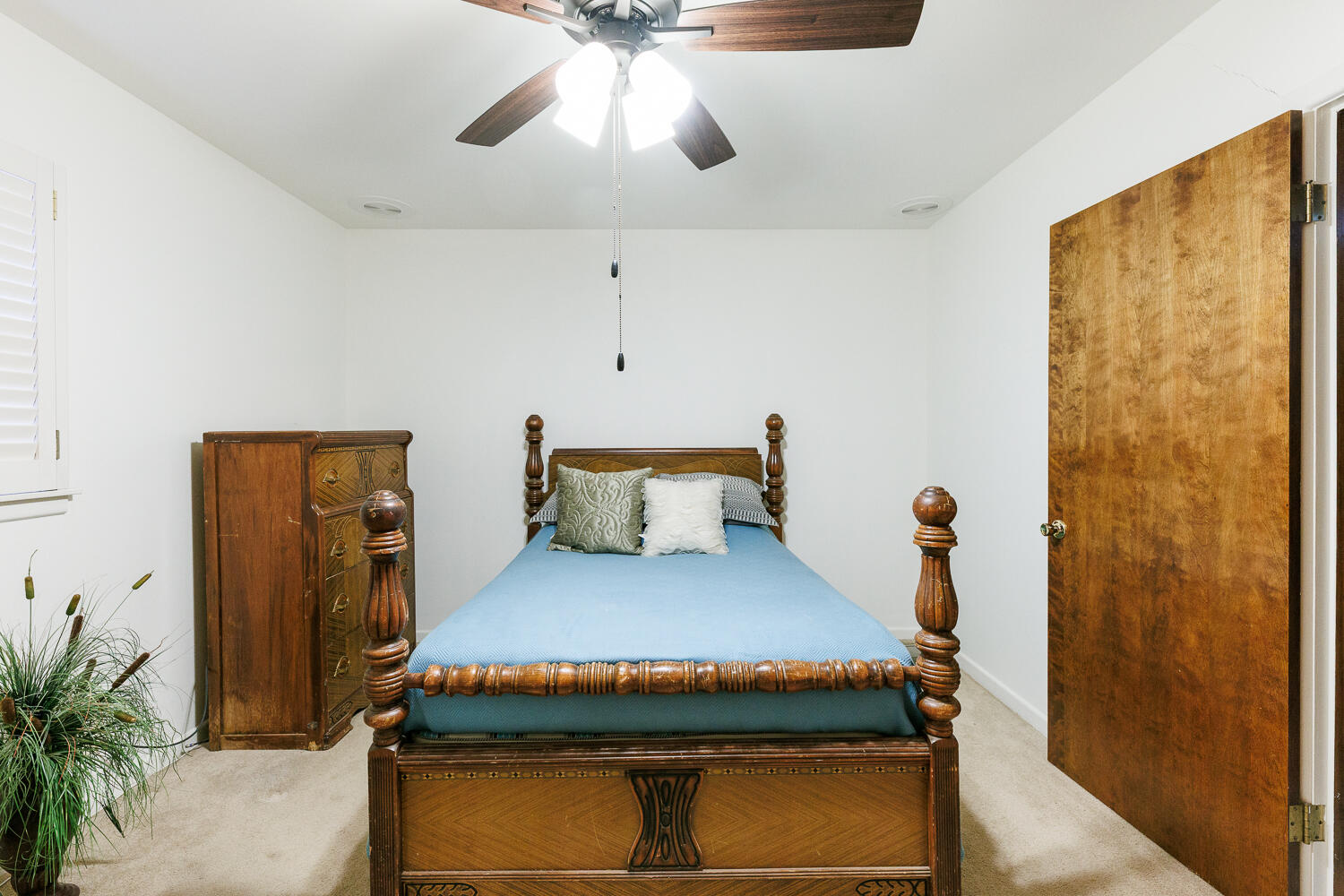 850 South 10th Street Slaton, TX 79364 - Photo 24 of 57 a bedroom with a bed and a chandelier