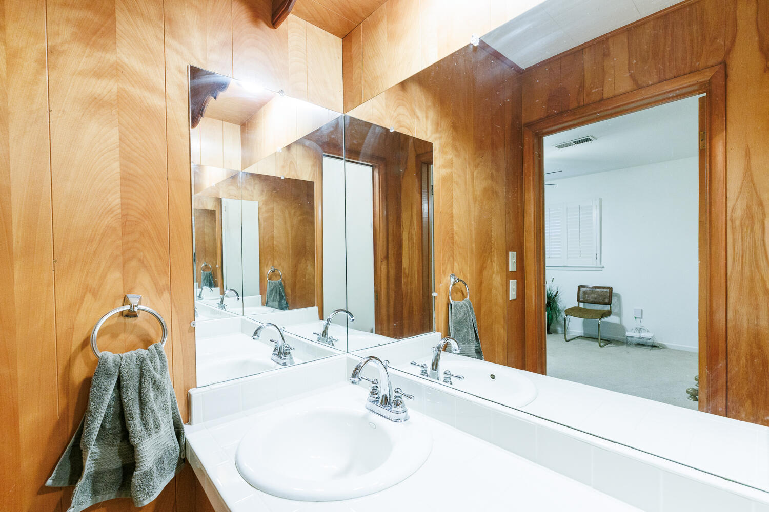 850 South 10th Street Slaton, TX 79364 - Photo 26 of 57 a bathroom with a sink and a mirror