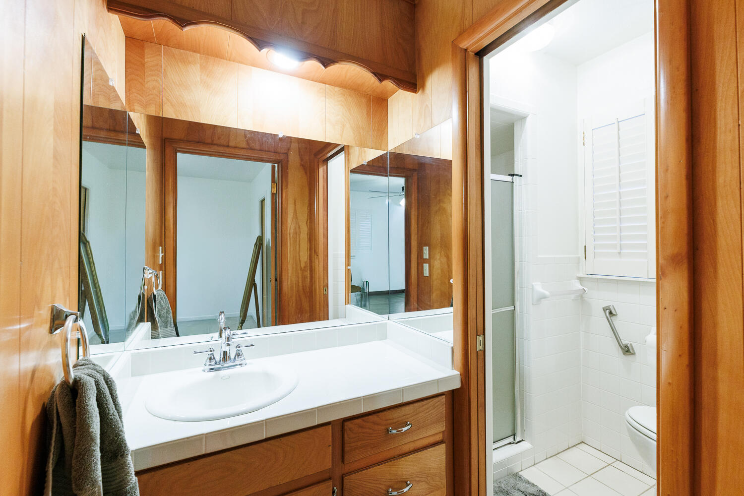 850 South 10th Street Slaton, TX 79364 - Photo 27 of 57 a bathroom with a granite countertop sink and a mirror