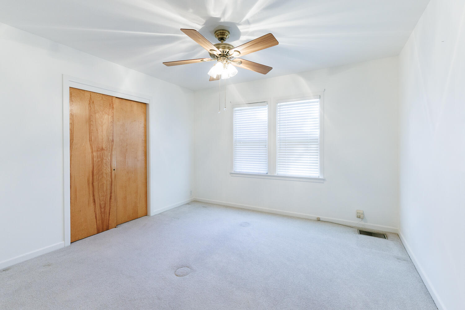 850 South 10th Street Slaton, TX 79364 - Photo 29 of 57 an empty room with windows and fan