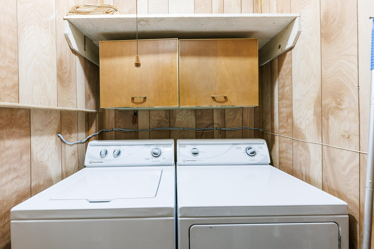 850 South 10th Street Slaton, TX 79364 - Photo 38 of 57 a bathroom with a bathtub and mirror